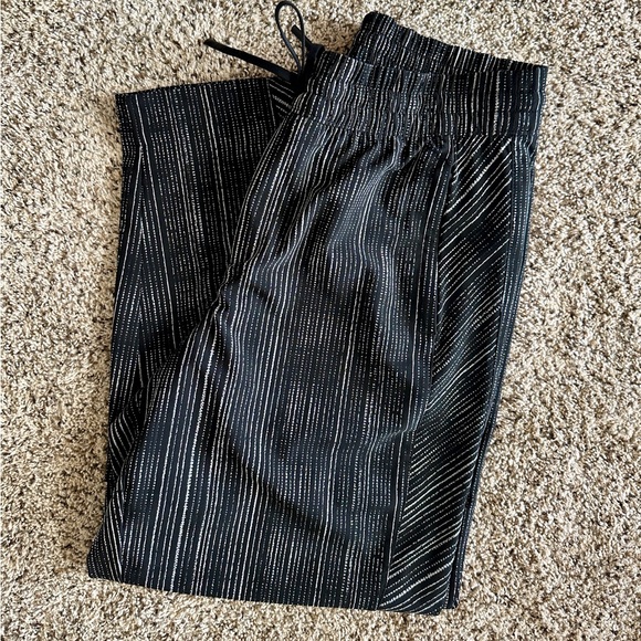 Athleta Arrival Black Stripe Pant, 6 - Picture 4 of 7